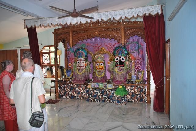 А в Манагалоре расположен уютный храм Джаганатхи, Господа вселенной. Ему заботливо служат преданные местного отделения "Международного общества Сознания Кришны"