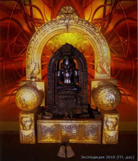 Божество Мадхвачарьи, установленное Вадираджей Тиртхой в Паджаке