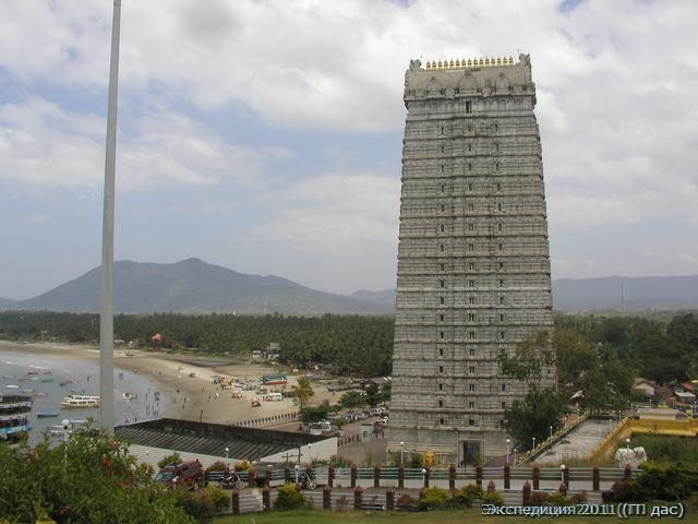 Мурдешвар – величественный храмовый комплекс на скалистом мысе у Индийского океана